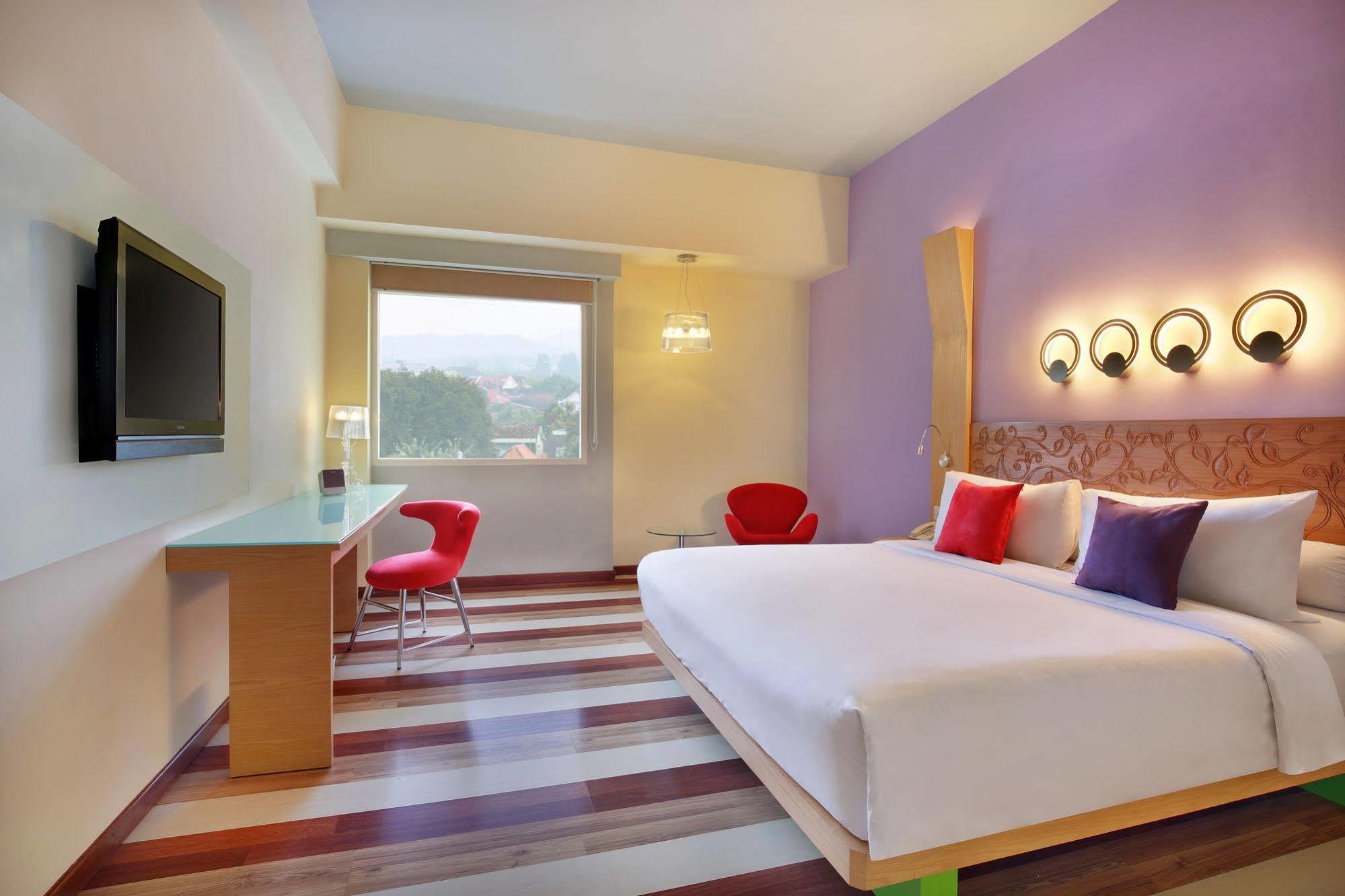Ibis Styles Yogyakarta Hotel Exterior photo